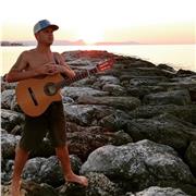 Diviértete aprendiendo a tocar la guitarra Aprende a tocar tus canciones favoritas ! Yo te enseñaré ! Será un placer guiarte